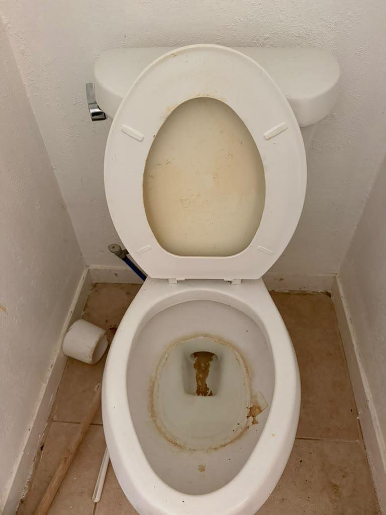 Bathroom Dirty Before Santos Shine